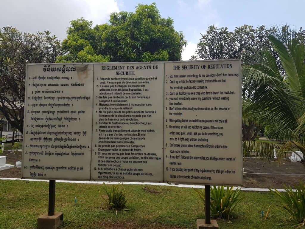 Verhaltensregeln für Gefangene des Tuol Sleng S21 Gefängnisses