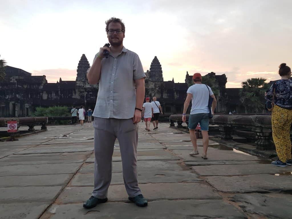 Ich vor dem Angkor Wat Tempel