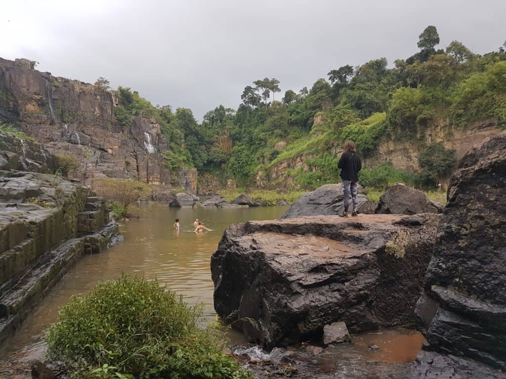 Schwimmen kann man auch im Pongour Wasserfall in Da Lat