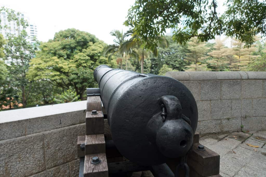 Eine der alten Kanonen des ehemaligen Fort Canning